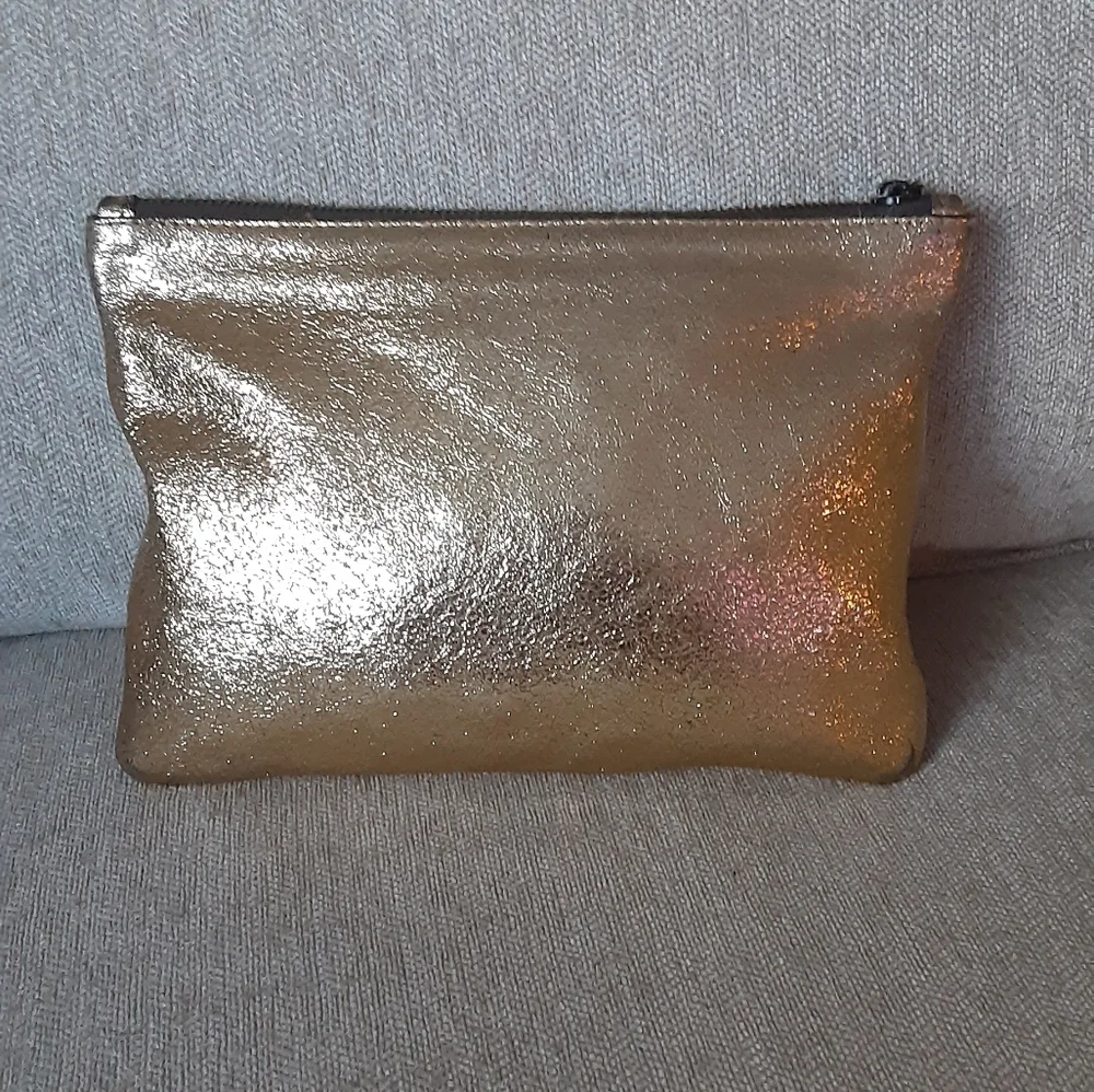 Marc Jacobs Distressed leather Pouch
